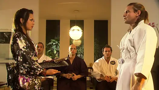 Cewek cantik Asia ngentot kontol samurai