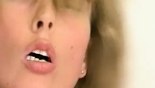 Sie ist eine freche deutsche schlampe, die gerne ihren arsch gefickt bekommt