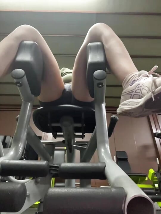 Big ass in Leggings training so hard