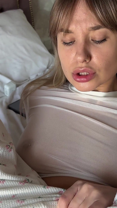 I Caught My Stepdaughter Masturbating and Decided to Enter Her Pussy