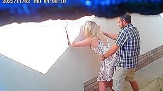 Voyeur - imagens de casal fodendo fora do armazém