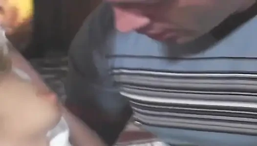 Sarışın hatun yoğun sikişte zonklayan yarakla genişliyor