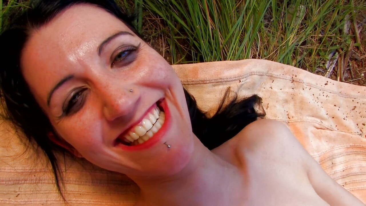 Vladana quiere sentir una enorme polla en su interior