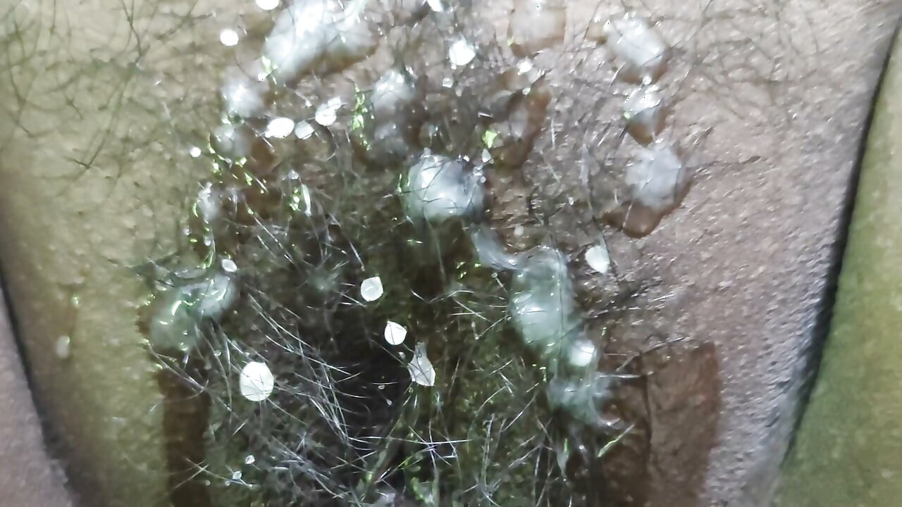 Milf deslumbrante com peitos enormes e esperma na cona