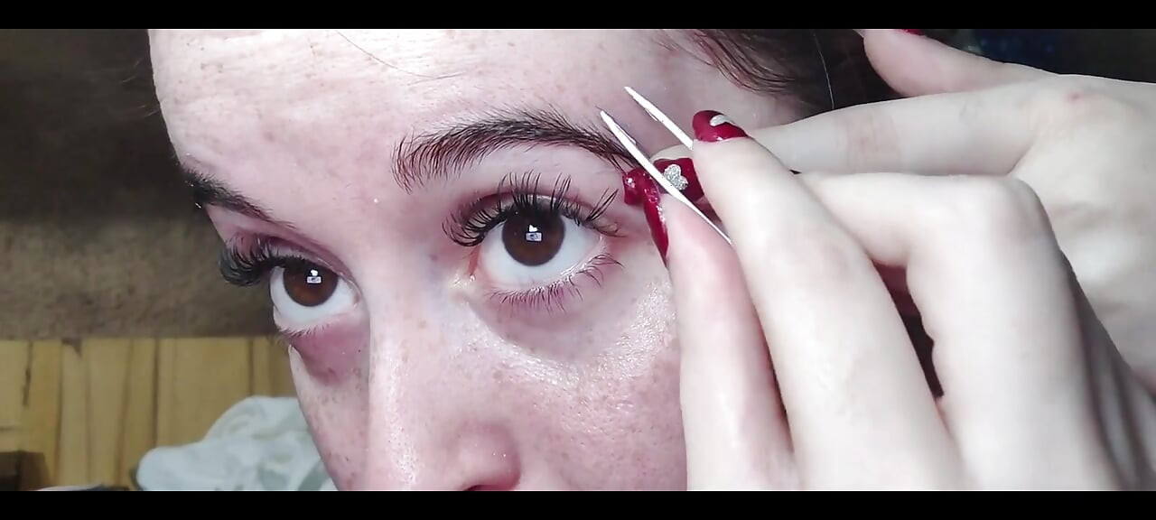 Tweezing My Eyebrows close up