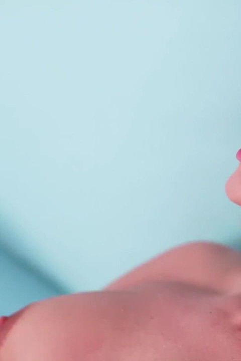 Babes - Blonde Laura Crystal Menikmati Sesi Melancap Solo Di Luar Rumah Dengan Dildo Kegemarannya