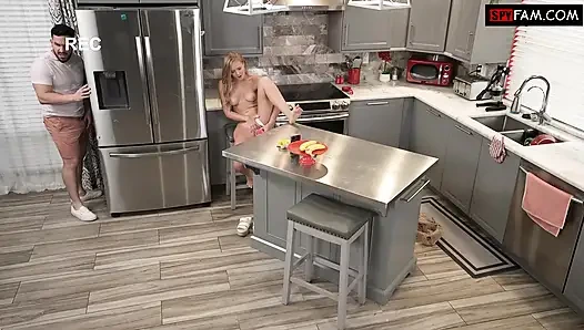 Отчим использует меня как его личную игрушку для траха