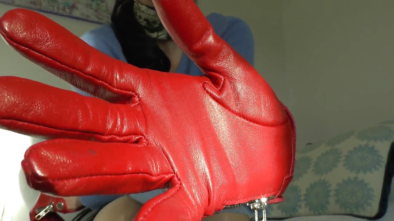 Hari ini adalah hari cumshot Anda! Mengendus Sarung Tangan Kulit Merah, Lady Victoria Valente