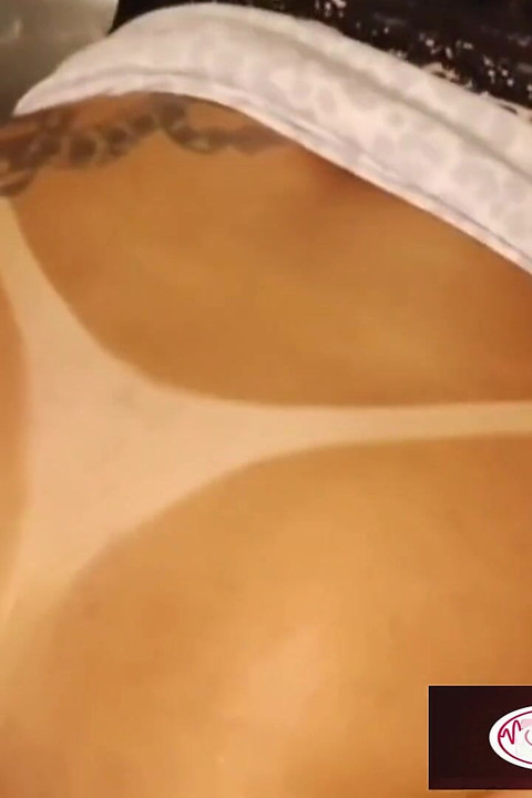 Agatha Mama Dalam Saya Memberikannya Kepada Abang Ipar Saya Di Dapurnya Bersama Kakak Saya Di Ruang Tamu