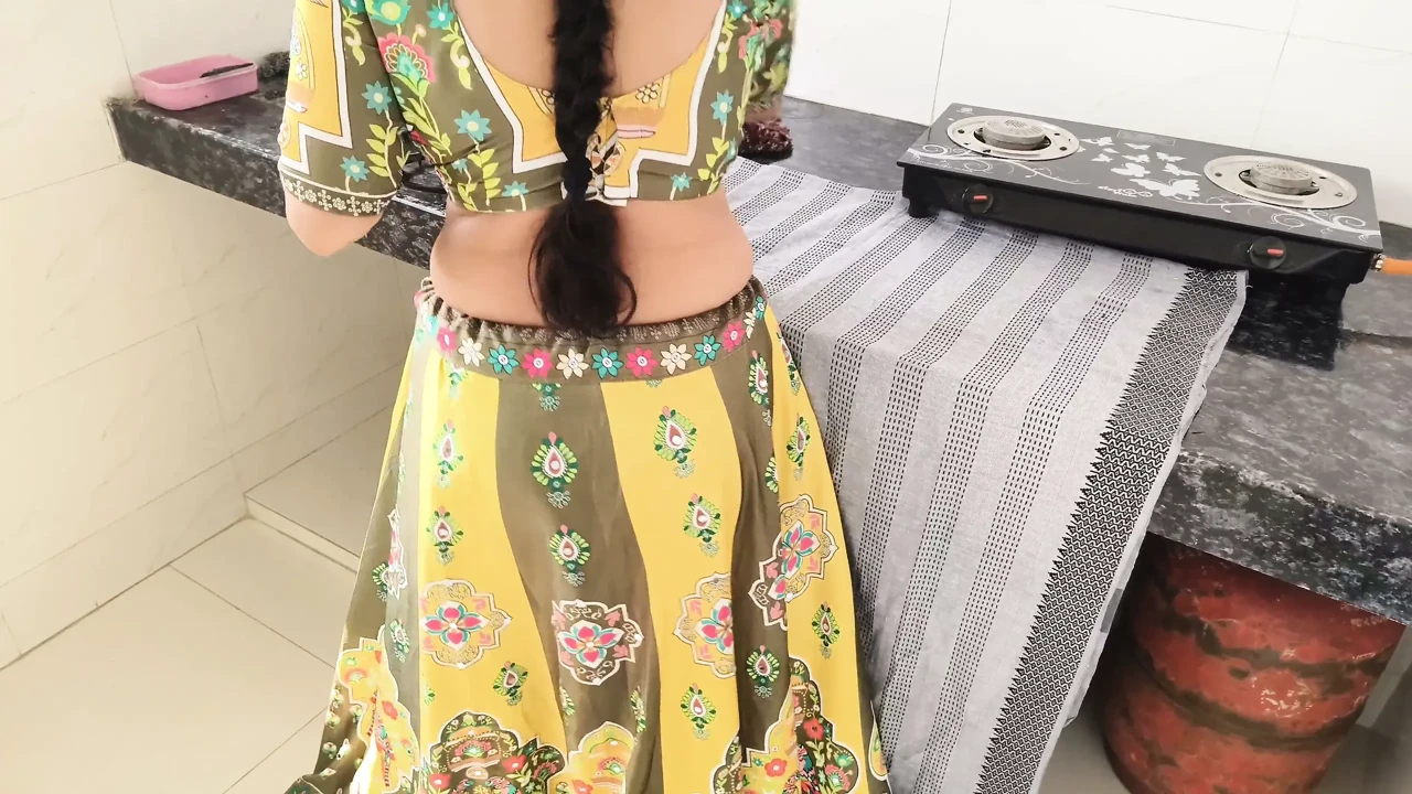 I went to bhabhi&rsquo;s house when her brother not at home and enjoyed a lot with my lovely bhabhi, Full Hindi Viral Video