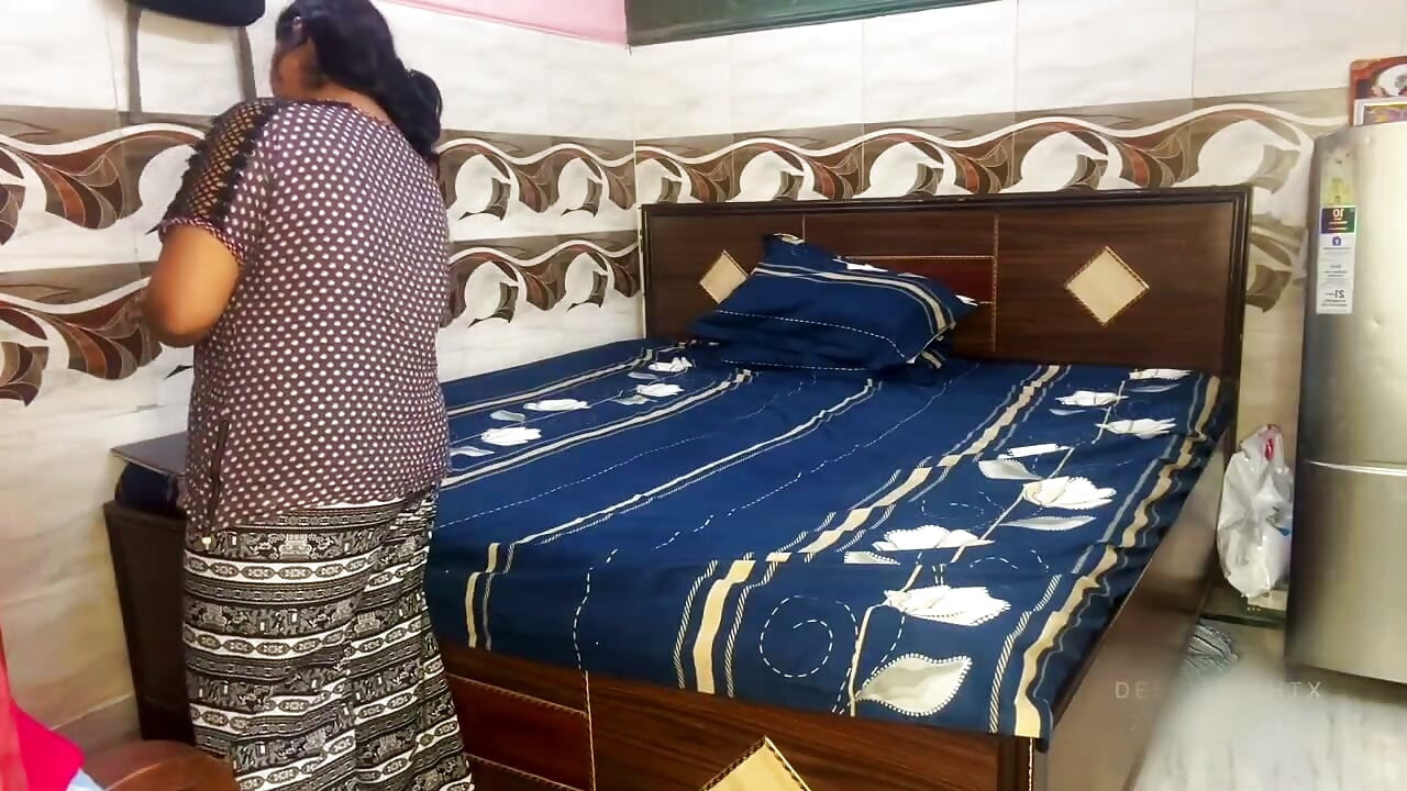 Mẹ Kế Ấn Độ Nóng Bỏng Ướt Nhẹp Trong Cảnh Sex Nhà Khó