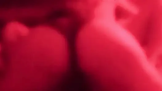 Istri panas berkencan saat suaminya pergi.