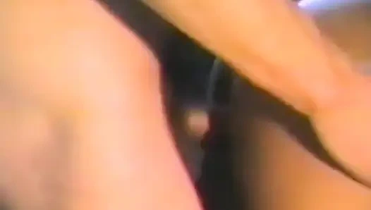 Pasangan amatir bercinta dengan penuh semangat dalam banyak posisi