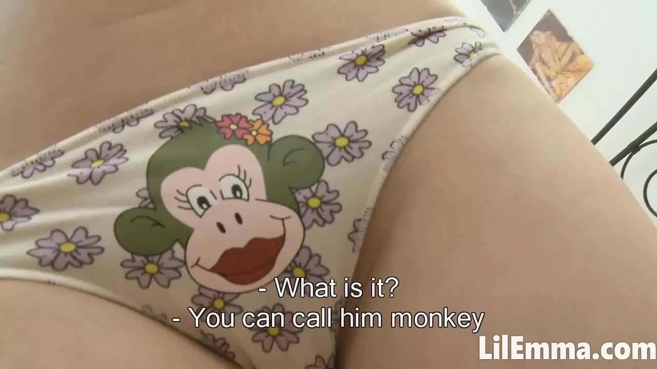 Lil Emma med perfekt kropp, dildo och sex