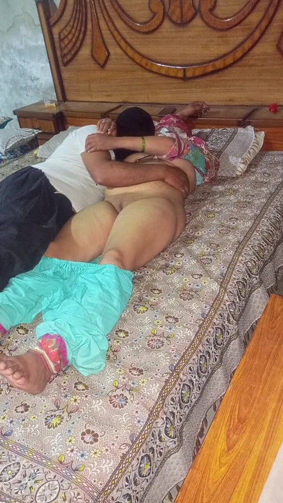 Detik mendebarkan dari "Indian desi Air Hostess girl sex with passenger"