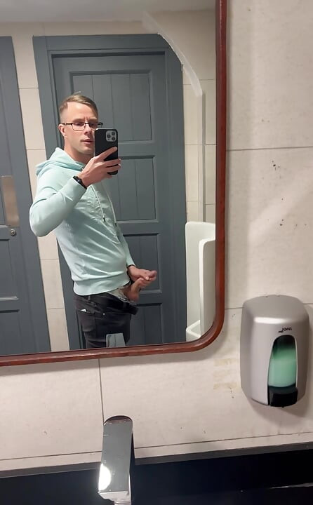 みなさん！私はたくさんのコンテンツで私の休日から戻ってきました!今週中に素晴らしいアップデートを期待してください