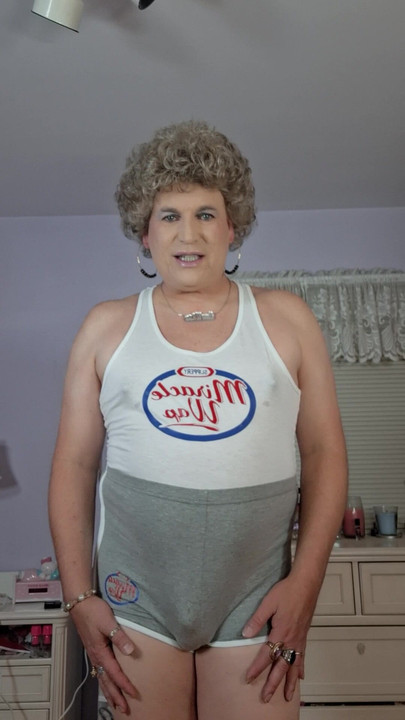 ตูดใหญ่อร่อยของกูต้องโดนสัมผัสและเลียและคลิตอริสตัวเล็กของกูต้องการการบีบ!