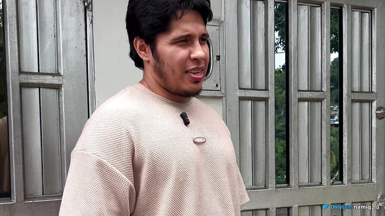 Uma milf é minha colega de quarto?