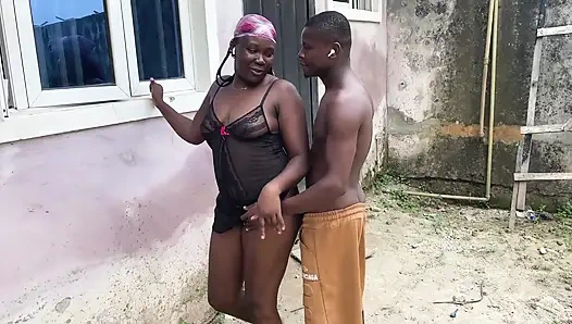 Bermain dan bercinta pada saat yang sama