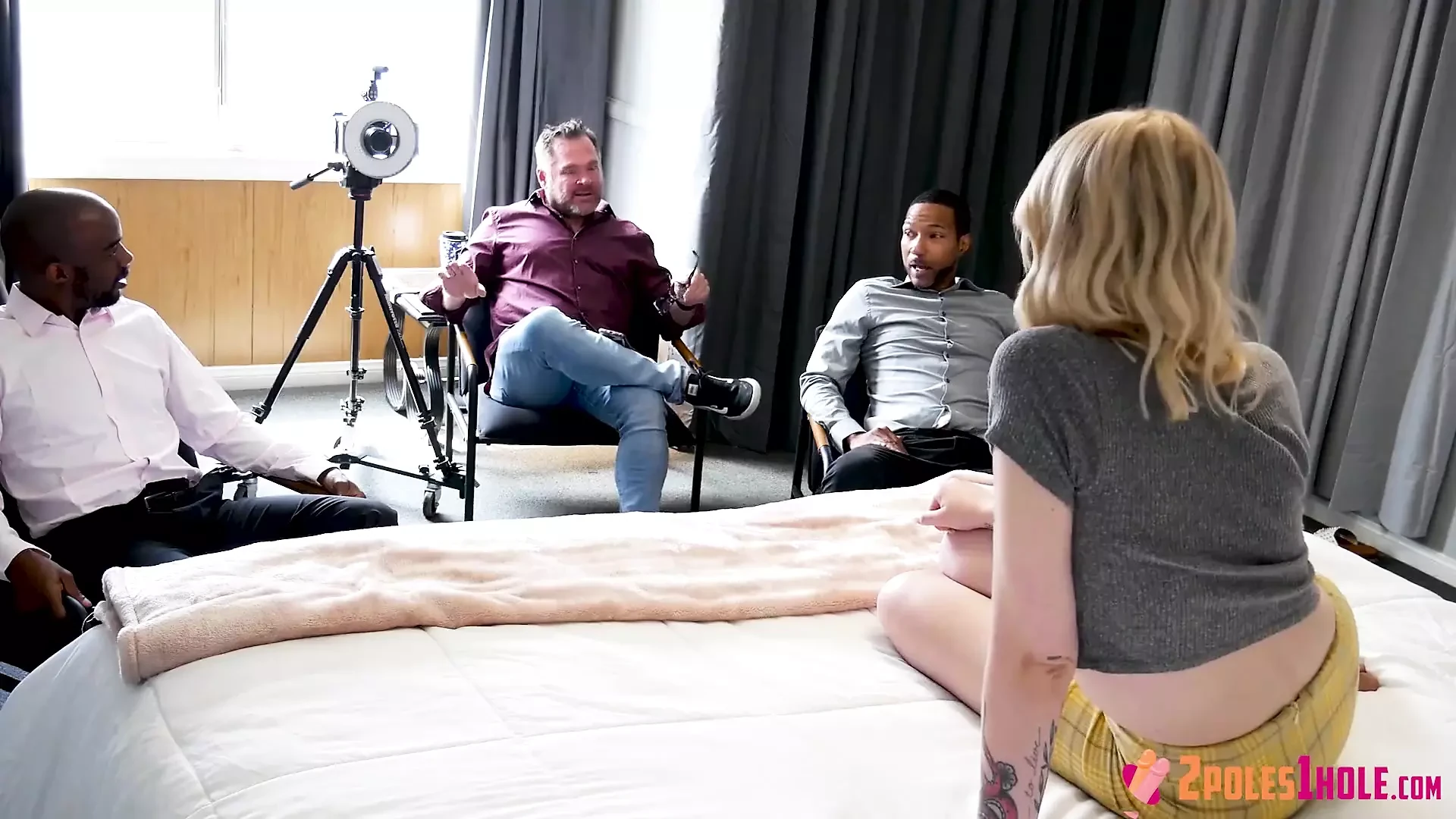 Entrevista quente nova loira antes de 2 pólos