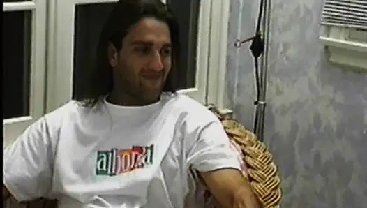 Французская милфа идеальной формы скачет на хуе в спальне