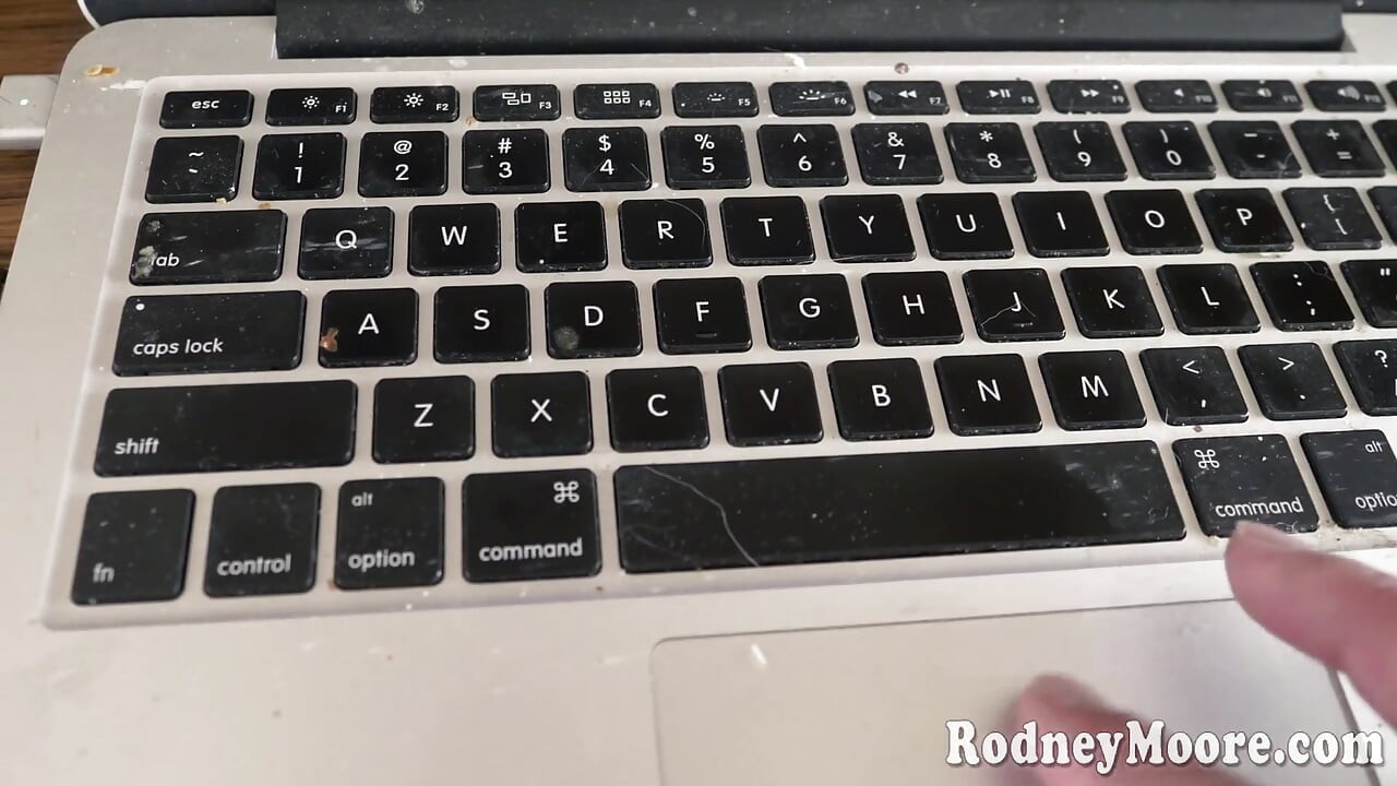 젖탱이를 핥고 정액을 교환하는 Karen Fisher 밀프 거유