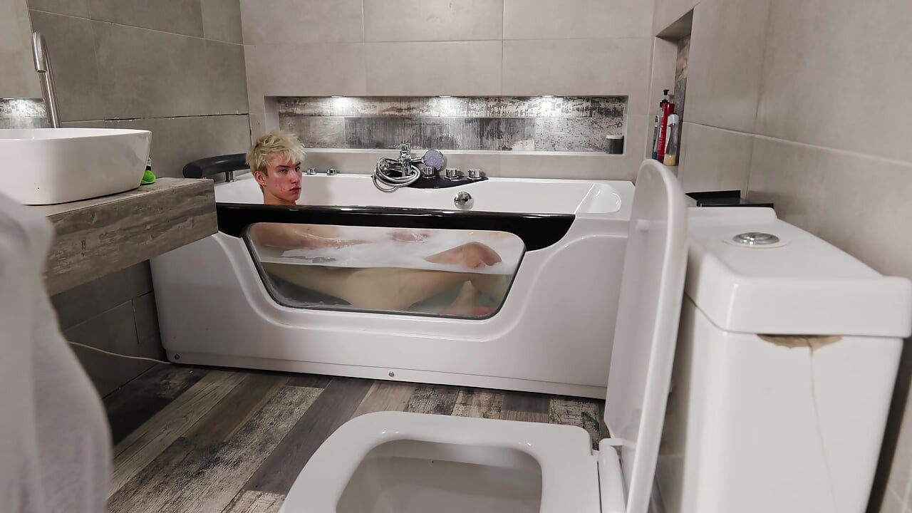 I Suck My Stepdad's Big Dick in the Bath and He Fucks Me