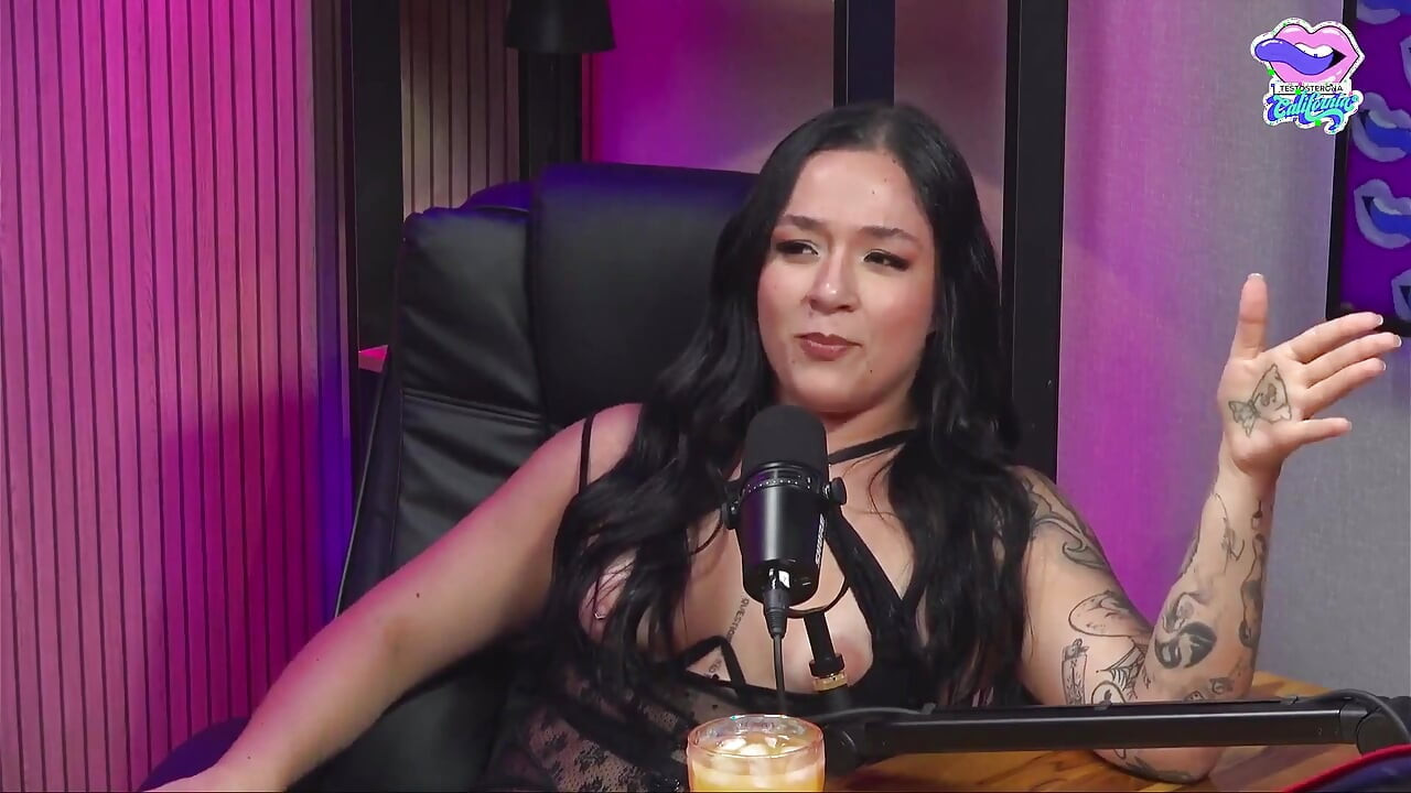 Lesbiene fierbinți pe California TV Podcast sub noua direcție! Mult mai multă curvă!