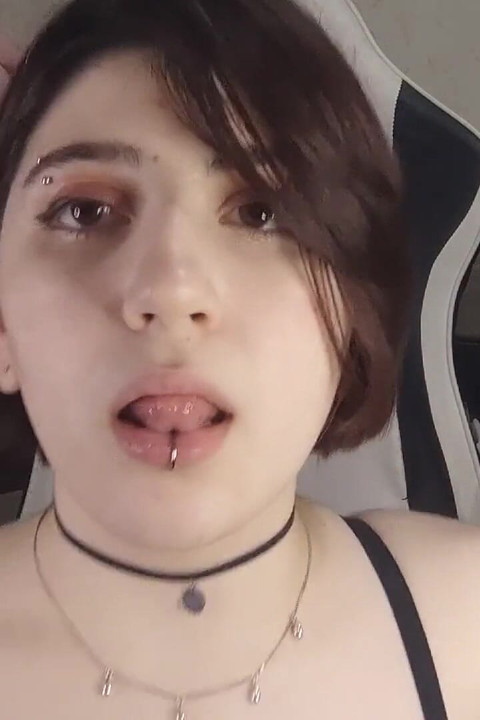 I Just Really Wanted to Cum While I Was Playing on My Boyfriend's Computer