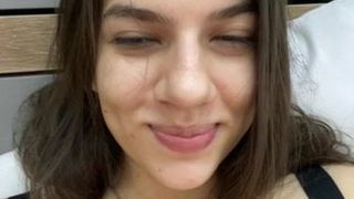 Fille sexy devant la webcam