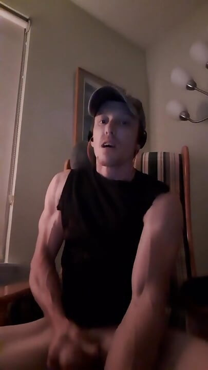 Muscular Guy's Eyes Roll Back When He Cums