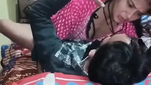 Индийскую девственницу жестко отдолбил бойфренд