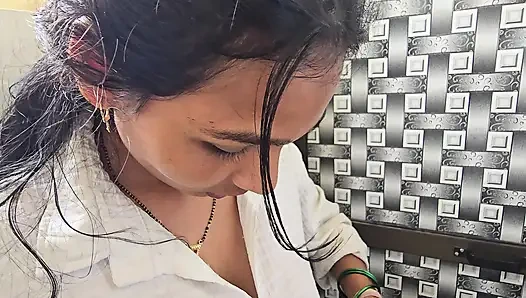 Mere school ki hote girlfriend mujhe akeli toilet m akeli mili dono ki marzi se sex hogya chota toilet hard sex