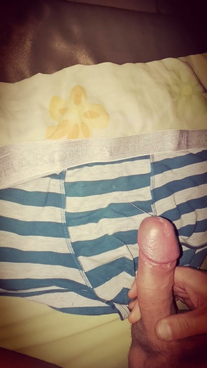 Büyük Bir Dildoya Binmek İç Çamaşırıma Boşalmama ve İnlememe Neden Oldu | Bölüm 1