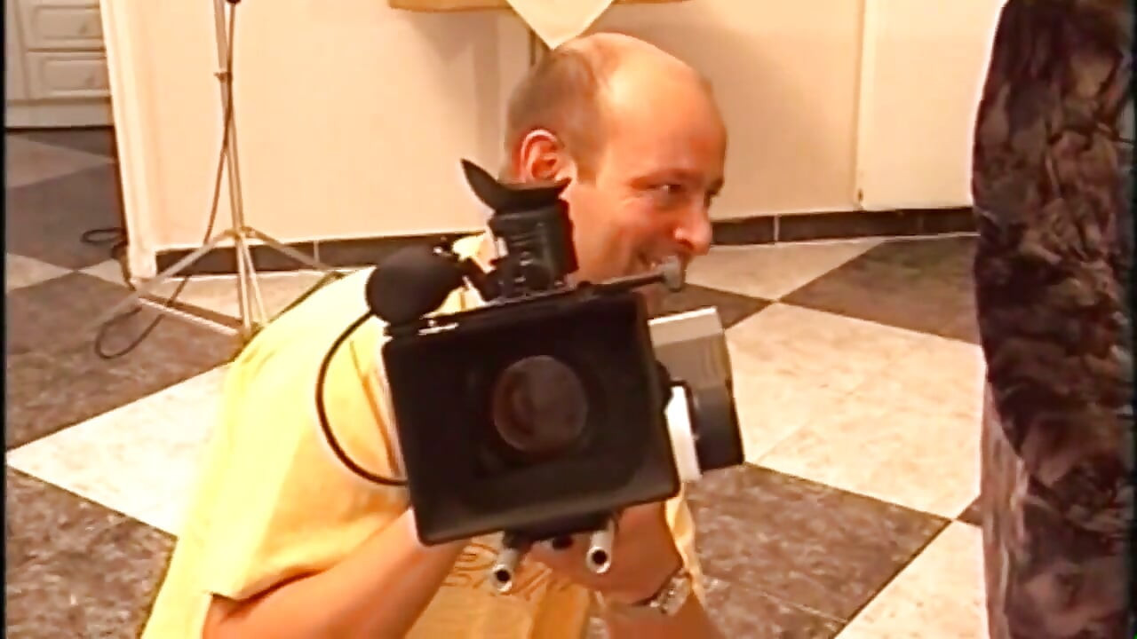 Des filles se font draguer dans la rue (film porno complet)