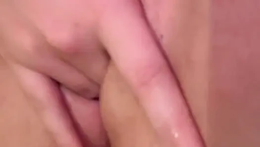 Fingering memekku sampai crot di dalam