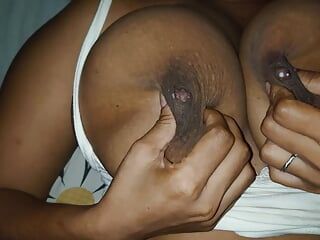 Sri Lanki dziewczyna dojenie piersi - seksowne wideo