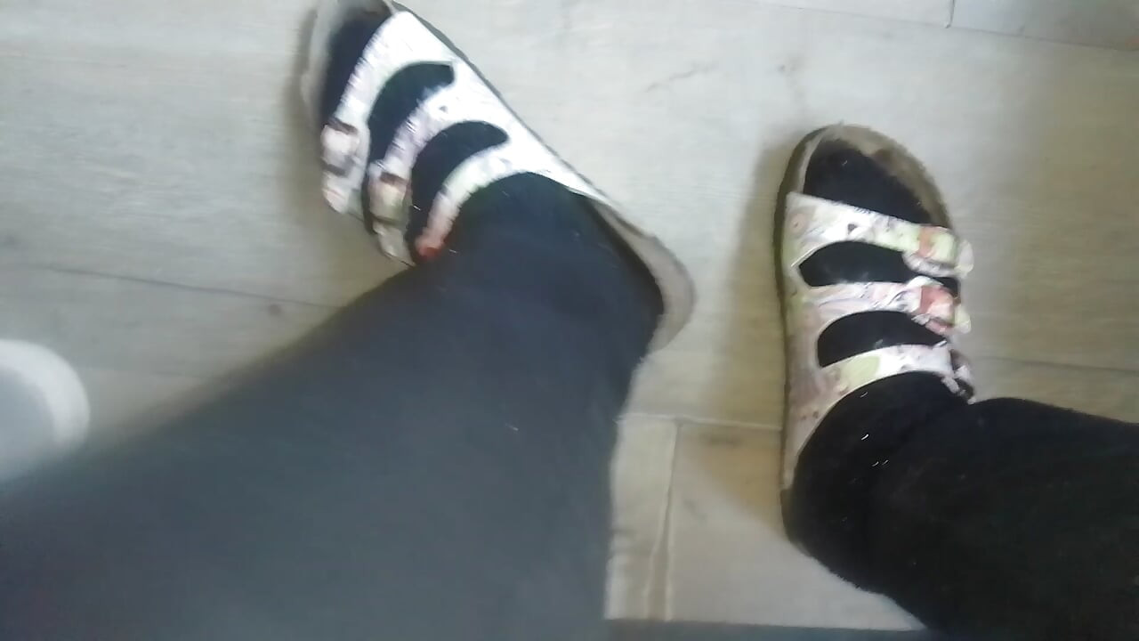 磨损的Birkenstock鞋子