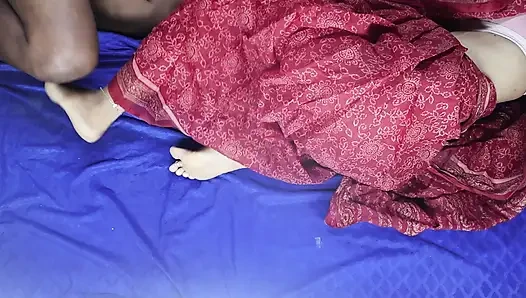 Очень горячая девушка в настоящем 18-летнем домашнем видео
