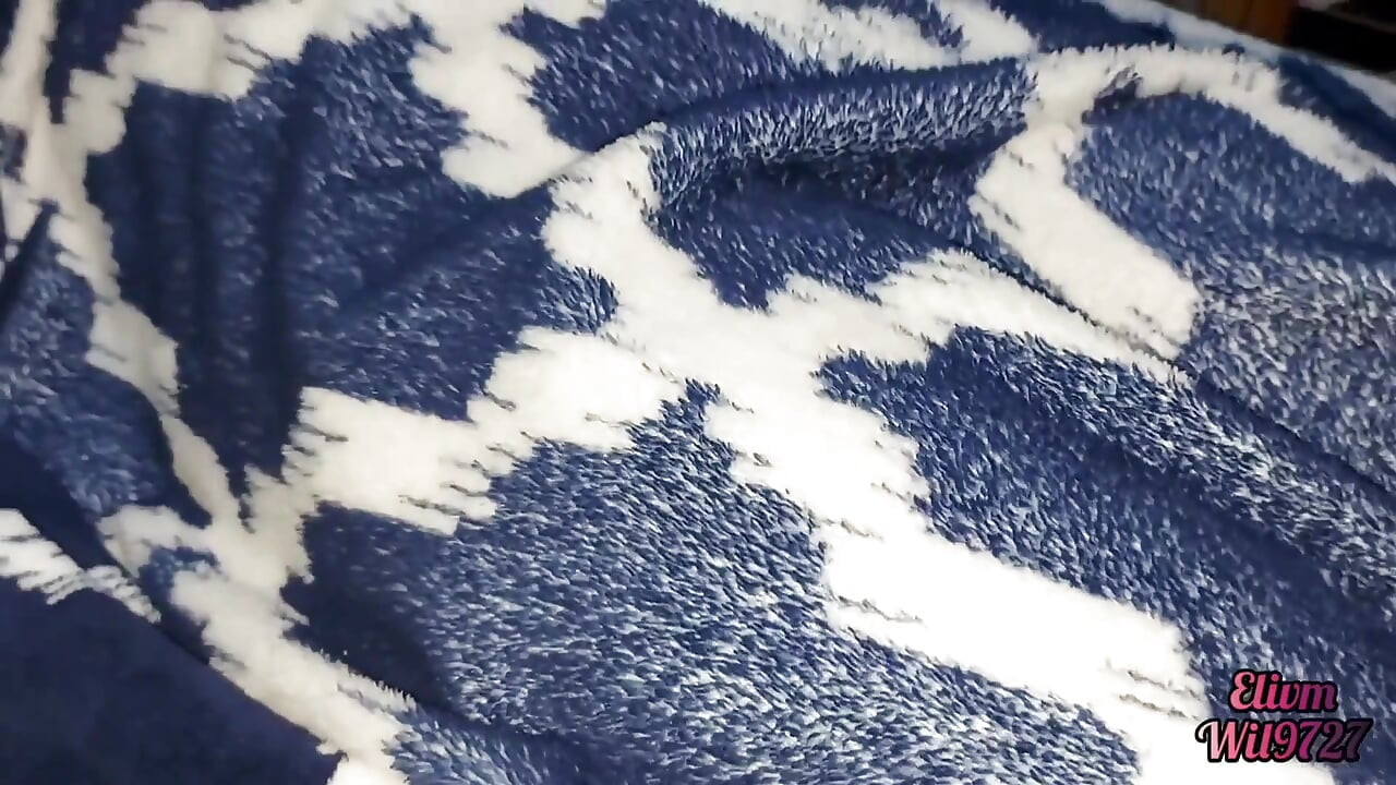Üvey kız kardeşime külotla dokunuyorum
