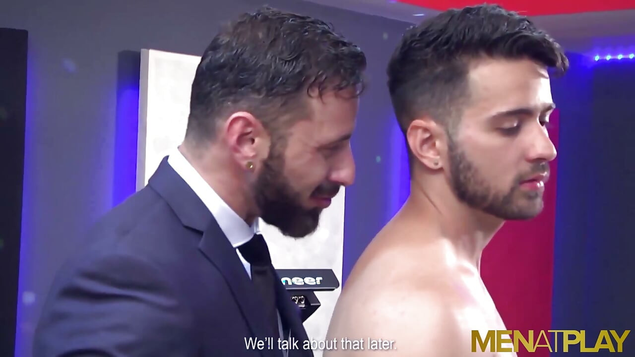 Menatplay - latino Robbie Rojo follada anal por Antonio Miracle