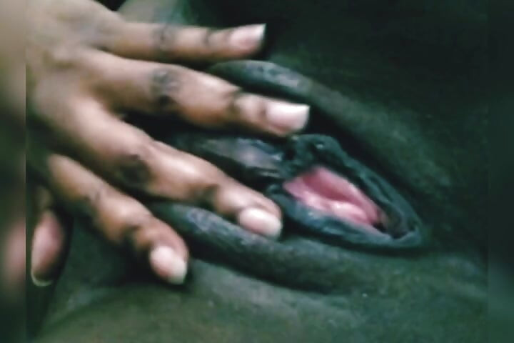 Sexy nahaufnahme muschi-masturbation - schwarzes ebenholz fingert