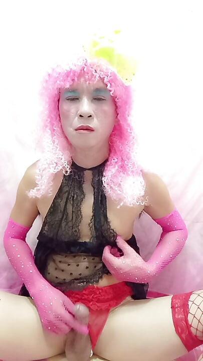 Oanh Le Transgender in sexy Kleidung Pornoschwanz