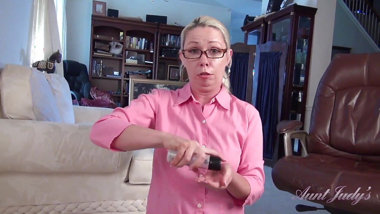 Auntjudys - Sua peluda milf madrasta Liz Lets You Cum in Her Mouth (pov)