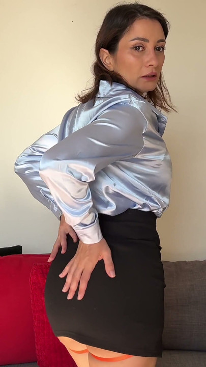 Italian Secretary Dirty Talk and Masturbation