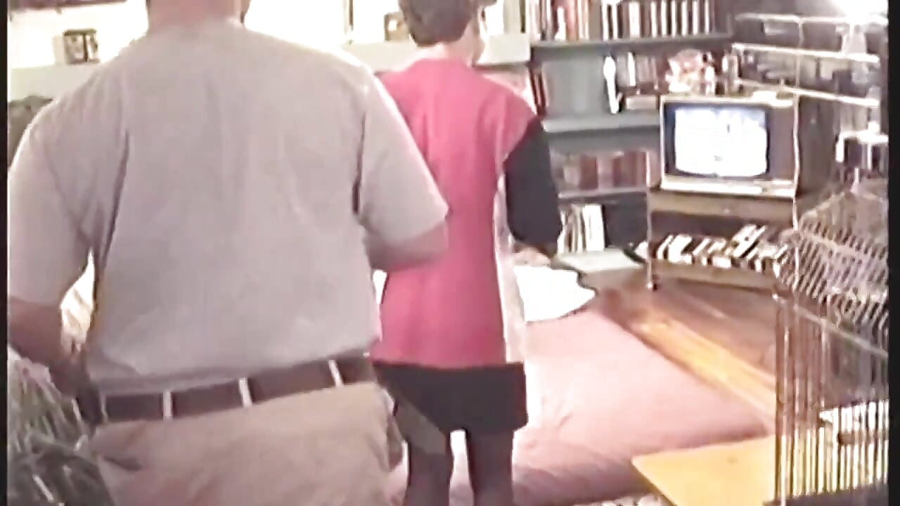 Madura milf faz boquete desleixado e leva gozada interna