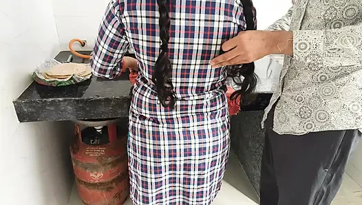 Video seks gadis desa india pertama kali sempitnya dientot habis-habisan