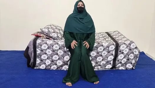 Очень горячие мусульманские женщины в хиджабе испытывают оргазм с дилдо
