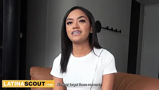 Ich sah zu, wie diese ZIERLICHE 18-JÄHRIGE LATINA ihren FREUND vergessen hat, je existierte