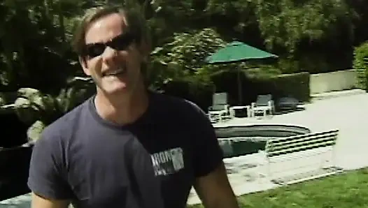 Antar ras Mahasiswi Bash: Heiße Di Kolam Renang